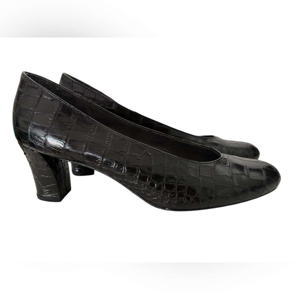 STUART WEITZMAN AUTH $399 Women's Black Croc Leather Tilting Pump Size 8